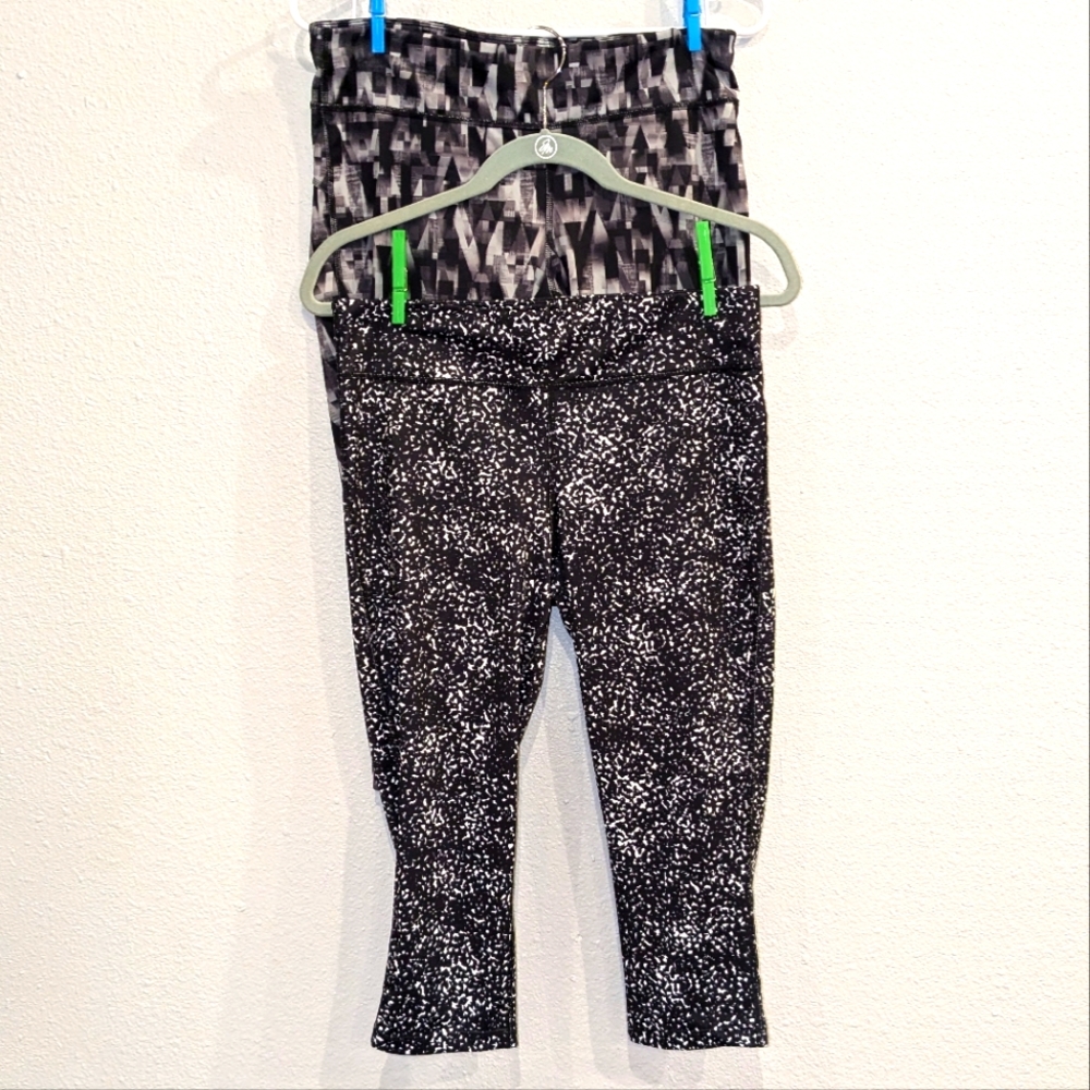 2 Pr Excursion Fitted Athletic Capris Sz Medium Black White Gray